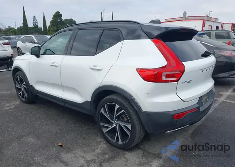 2019 Volvo Xc40 T5 Momentum/T5 R-Design z USA, uszkodzony, nr VIN YV4162XZ3K2005815